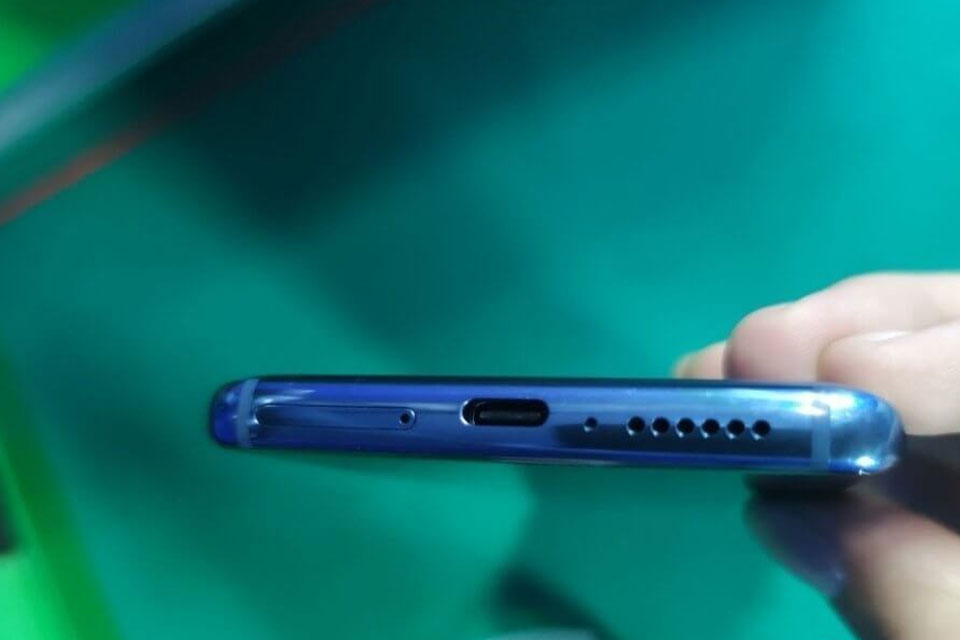 Xiaomi демонстрируют дизайн смартфона Mi 10 Pro со всех сторон