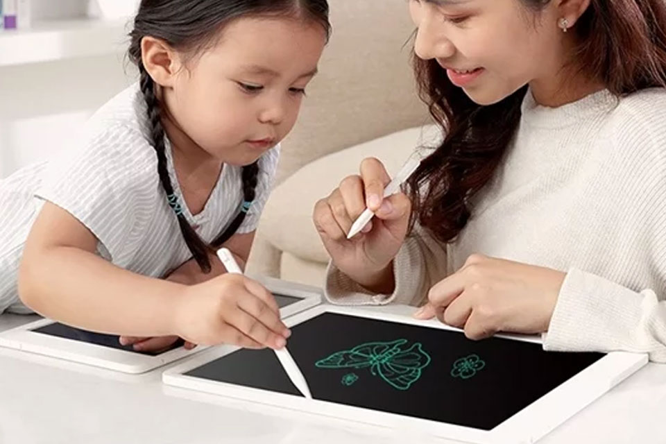 Компания Xiaomi создала графический планшет Mijia Blackboard по цене 13 долларов (ВИДЕО)