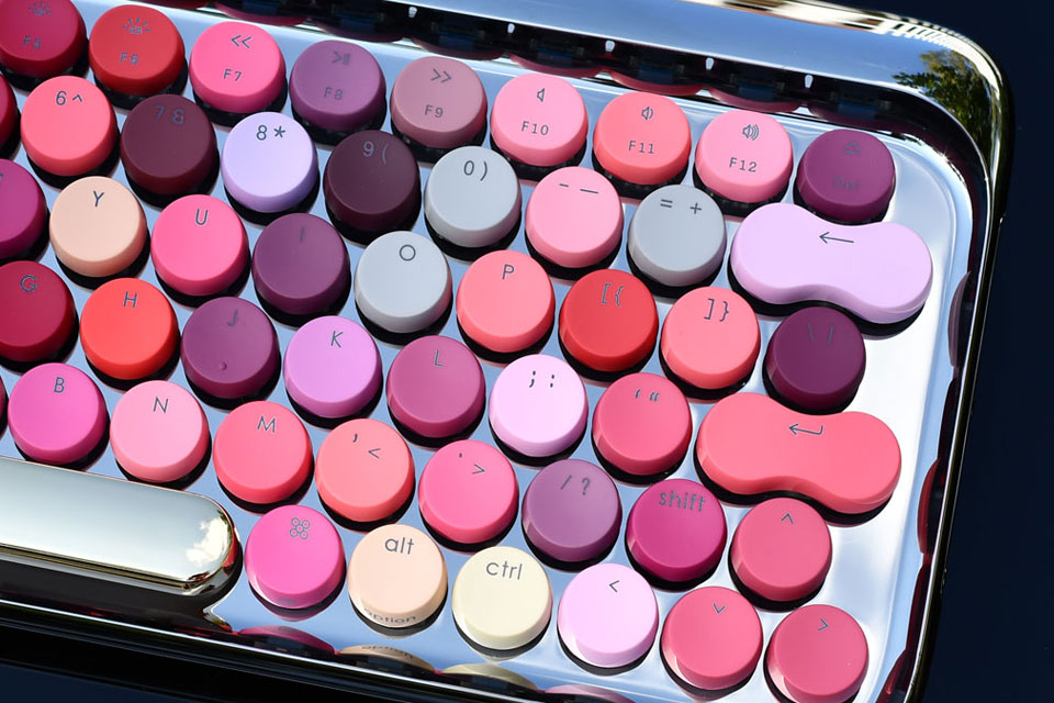 Xiaomi начала продажи женской механической клавиатуры Lofree Lipstick Mechanical Keyboard