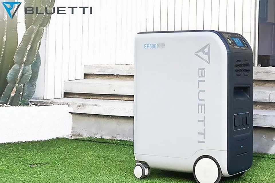 Разработан портативный аккумулятор «Bluetti EP500» в виде чемодана с колесиками