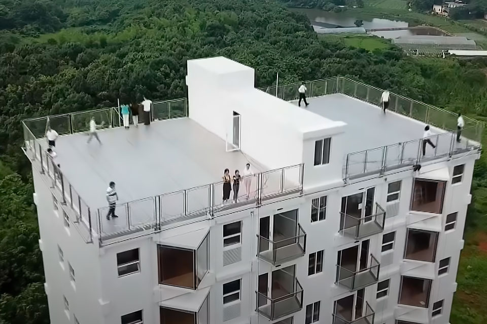 Китайцы научились строить 10-этажные жилые дома практически всего за одни сутки (ВИДЕО)