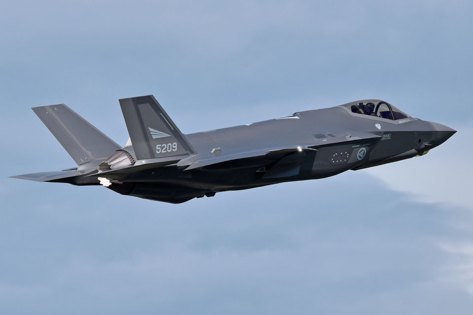 Японские истребители пятого поколения F-35 Lightning II совершили 6400-километровый перелёт