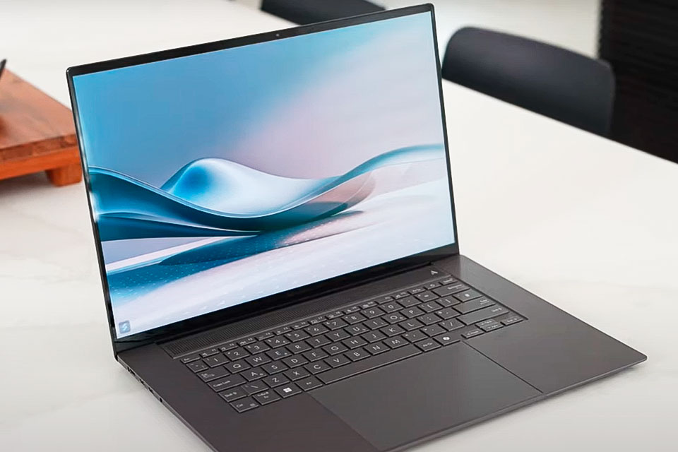 ASUS представила обновленную линейку ноутбуков Zenbook S16 на выставке Computex