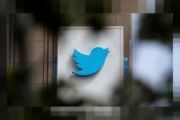 Twitter удалил более 50 тысяч публикаций