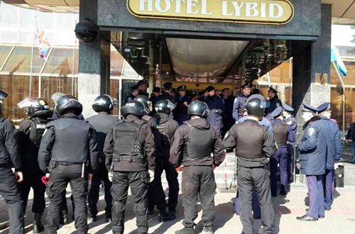 Представители отеля «Лыбедь» назвали происходящие сегодня беспорядки рейдерским захватом