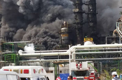 Взрыв на нефтеперерабатывающем заводе в Мексике: трое погибших, 136 пострадавших