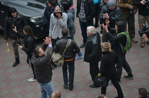Акция против запрета продажи алкоголя переросла в столкновения в центре Киева
