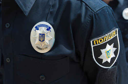 Под Киевом полицейский был вынужден применить табельное оружие против хулигана