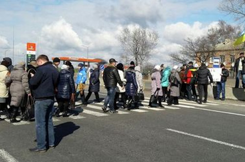 На Волыни возле границы возмущенные украинцы перекрыли трассу