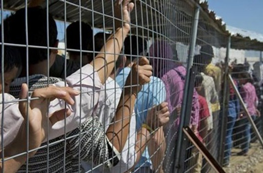 В Греции полиция начали эвакуацию лагеря беженцев в Идомени