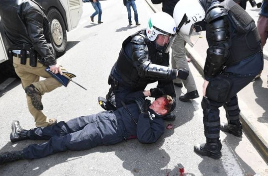 В Брюсселе полиция пыталась усмирить многотысячную толпу: есть раненые (ФОТО)