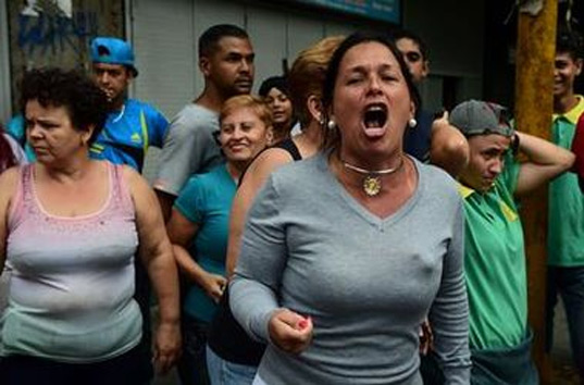 В столице Венесуэлы бушуют голодные бунты, не менее 13 человек задержаны, есть пострадавшие