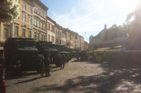 Во Львове произошли столкновения активистов с правоохранителями (ВИДЕО)
