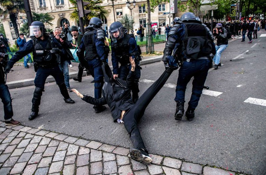 Очередной митинг во Франции пеперос в столкновения с правоохранителями