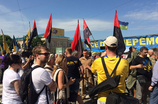В Харькове добровольцы АТО пикетируют сессию облостного совета