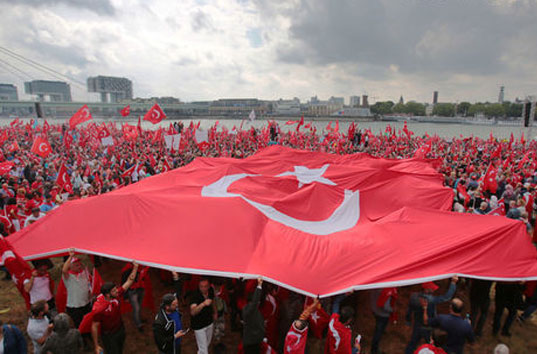 В Германии проходят акции противников и сторонников Эрдогана