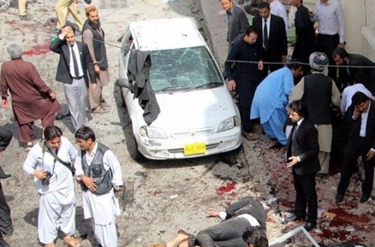 Теракт в Пакистане! Смертник подорвал себя в больнице, более 50 человек погибли (18+)
