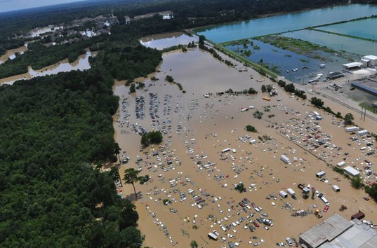 Число жертв от наводнения в Луизиане возросло до 11 человек, 40 тысяч домов затоплено (ФОТО)