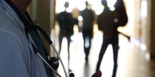 В Германии расследуют причины смертей пациентов, лечившихся у «целителя от рака»