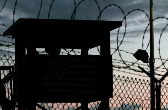 В США заключенные тюрьмы особого режима напали на охранников, шесть надзирателей получили ранения