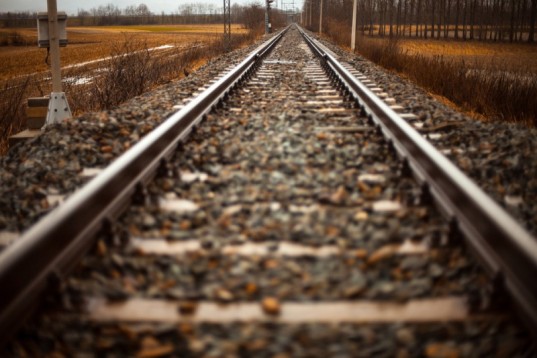 В Нью-Джерси полицейский спас самоубийцу из-под колес поезда (ВИДЕО)