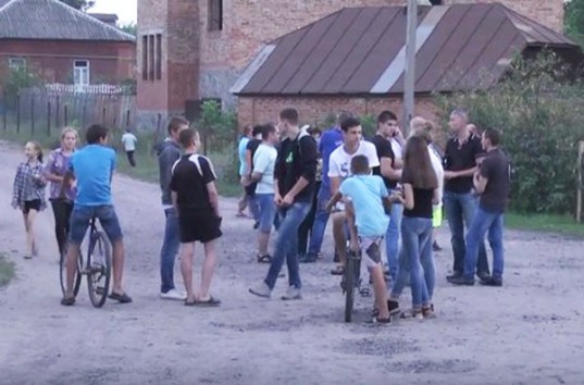 В Полтавской области разъяренные цыгане напали на детей с топорами (ВИДЕО)