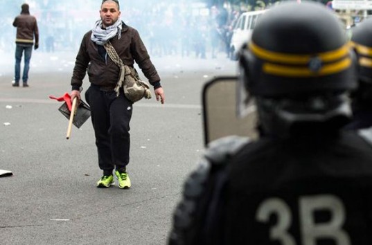 Во Франции полиция применила слезоточивый газ и водометы против мигрантов