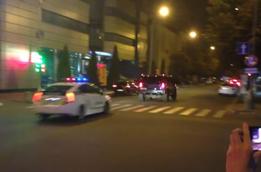 В Кременчуге полиция устроила погоню за Hummer: пострадал один пешеход (ВИДЕО)