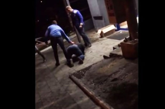В Киеве охрана супермаркета «АТБ» жестоко избила мужчину (ВИДЕО)