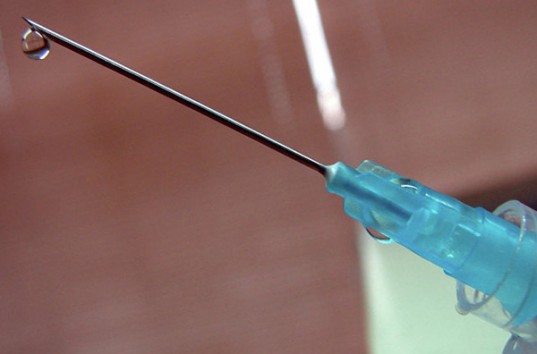 Во Львове 12 детей заразились ВИЧ от уколов брошеными шприцами