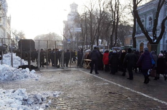 В центре Киева уже собираются митингующие, стянута Нацгвардия (ВИДЕО)