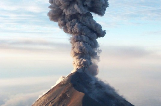 В любую минуту может произойти извержение американского вулкана Бейкер — ученые