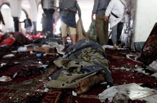 В Йемене в очереди за зарплатой произошел взрыв, 43 погибших
