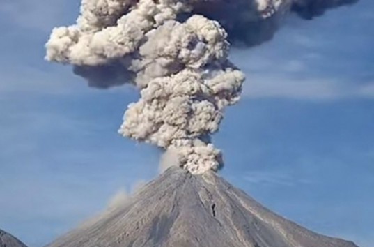 В Мексике проснулся громадный 4-километровый вулкан Колима
