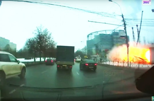 Очевидцы сняли на видеорегистратор мощный взрыв в Москве (ВИДЕО)