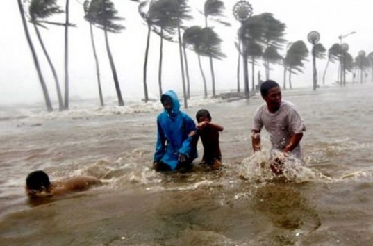 На Филиппины надвигается мощный тайфун со скоростью ветра 185 км/ч