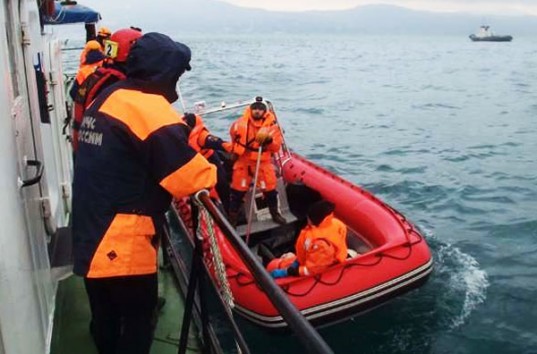Из воды достали первый черный ящик разбившегося в Черном море ТУ-154