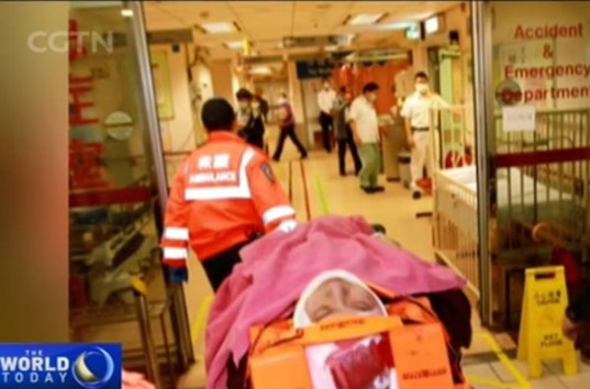 В Гонконге неисправный эскалатор травмировал около двух десятков людей (ВИДЕО)