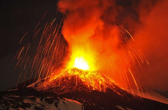 Геологи предупреждают о возможном сильном извержении вулкана в Италии