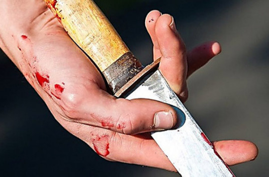 В Киеве три человека порезали друг друга ножами