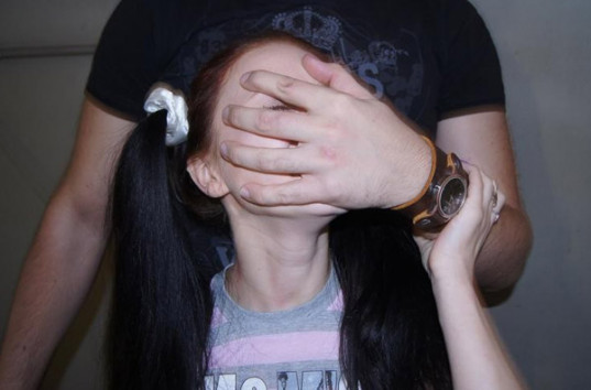 В Иркутской области 13-летняя школьница голышом сбежала от похитителя