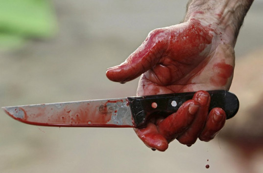 В Одессе мужчина с ножом напал на молодую пару в продуктовом магазине