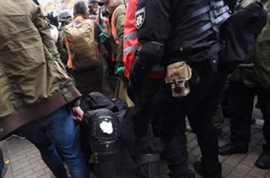 Печерский суд арестовал активиста за нападение на полицейского под Радой (ВИДЕО)