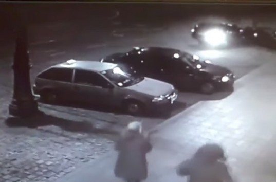 Появились кадры, как джип протаранил припаркованные машины в Одессе (ВИДЕО)
