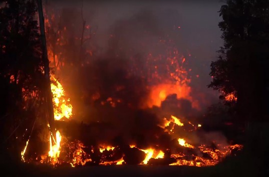 Извержение вулкана Килауэа на Гавайях уже уничтожило не менее 30 домов (ВИДЕО)