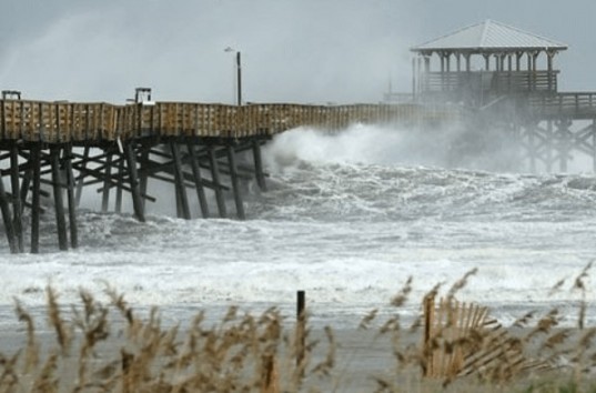 Мощный ураган «Флоренс» достиг побережья на востоке США (ВИДЕО)