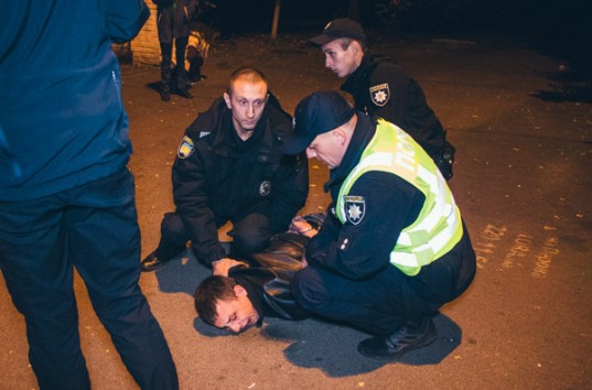 В Киеве неадекватные грабители устроили драку с полицией (ФОТО, ВИДЕО)