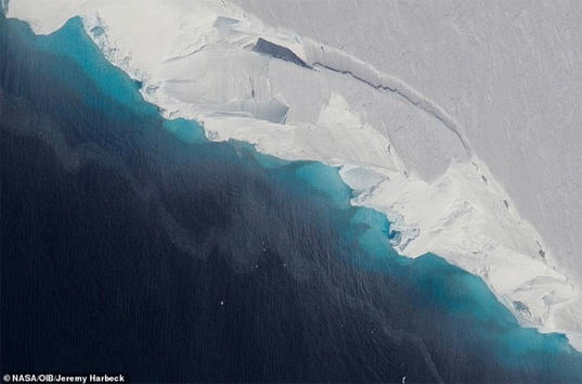 В Антарктиде начал разрушаться самый опасный в мире ледник Thwaites Glacier