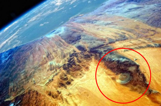 Ученые обнаружили гигантские «аэродромы» для высадки пришельцев на Землю