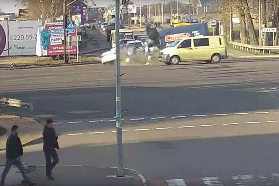 Николай Кулеба с сыновьями разбился под Киевом: видео жуткой аварии (ВИДЕО)